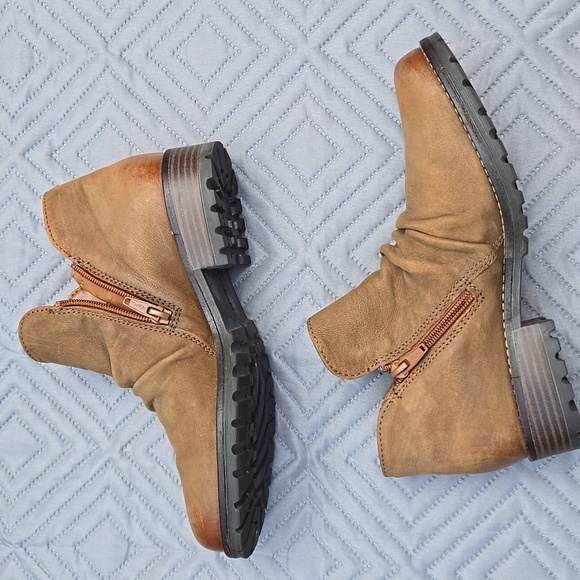 Clarks Womens Tan Leather Ankle Boots - Picture 5 of 5